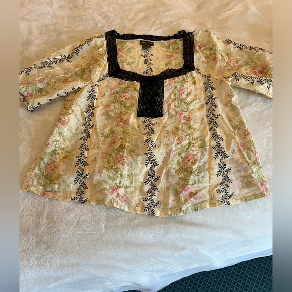 Anthropologie Tops - Anthropologie Fei Beautiful Pink and Black Lace Floral Blouse Shirt Size Small